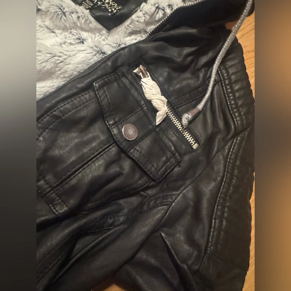 Jacket - Picture 5 of 5